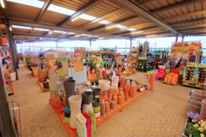 Töpfe und Pflanzgefäße für dem Garten in unserem Gartenmarkt