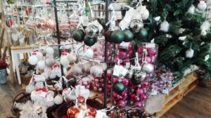 Christbaumkugeln in verschiedenen Ausführungen